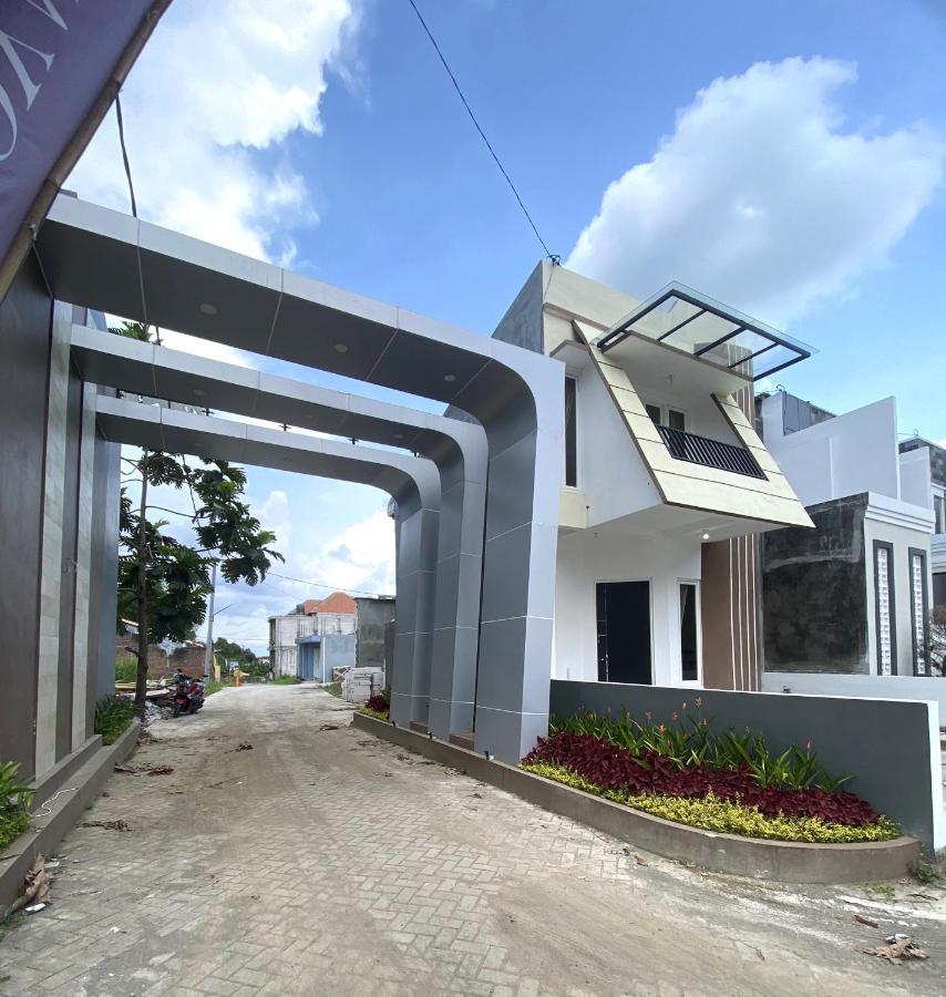 Villa Royal Arois Syariah Dekat Jatim Park 3 Tlekung Ngoại thất bức ảnh