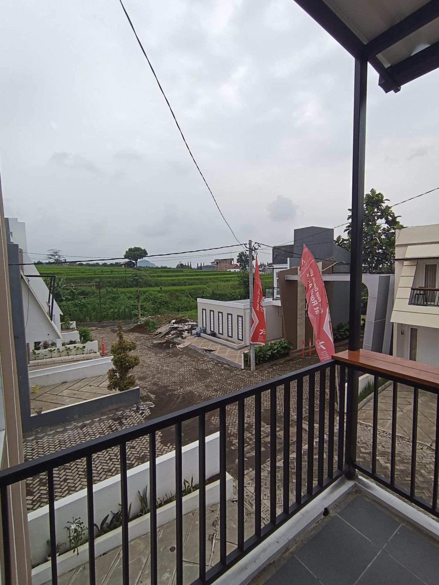 Villa Royal Arois Syariah Dekat Jatim Park 3 Tlekung Ngoại thất bức ảnh